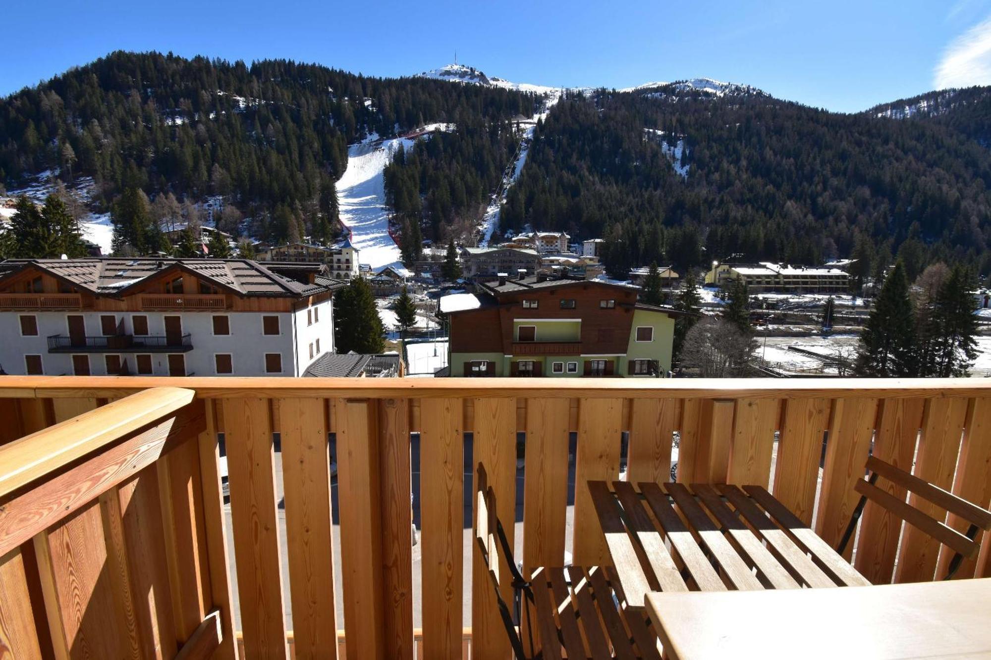 Emerald Studio Apartment Madonna di Campiglio Exterior photo